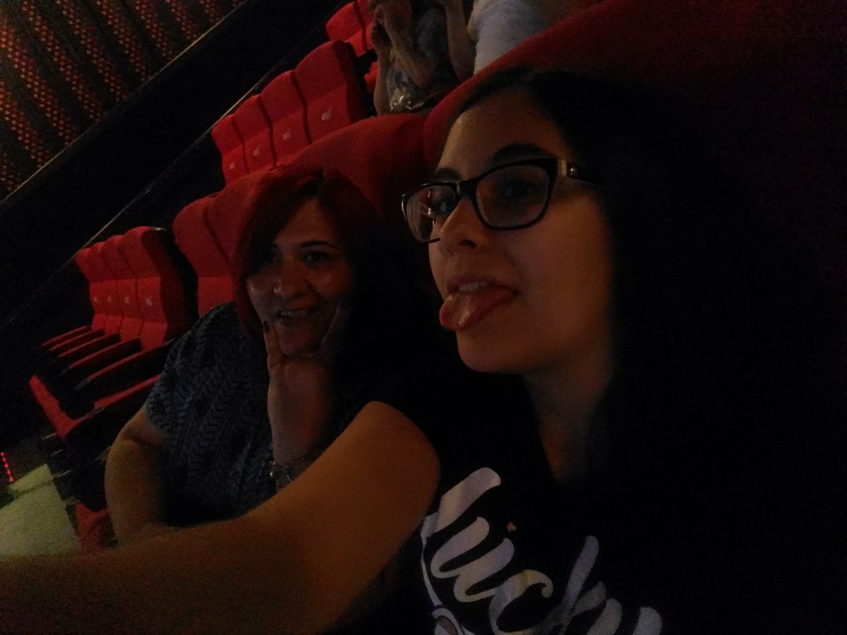 AlessandraSSant's tweet photo. Prontas para #ThorRagnarok
@Cinepolis
#4DMax🤘🤘🤘 https://t.co/efDHWhyk1f