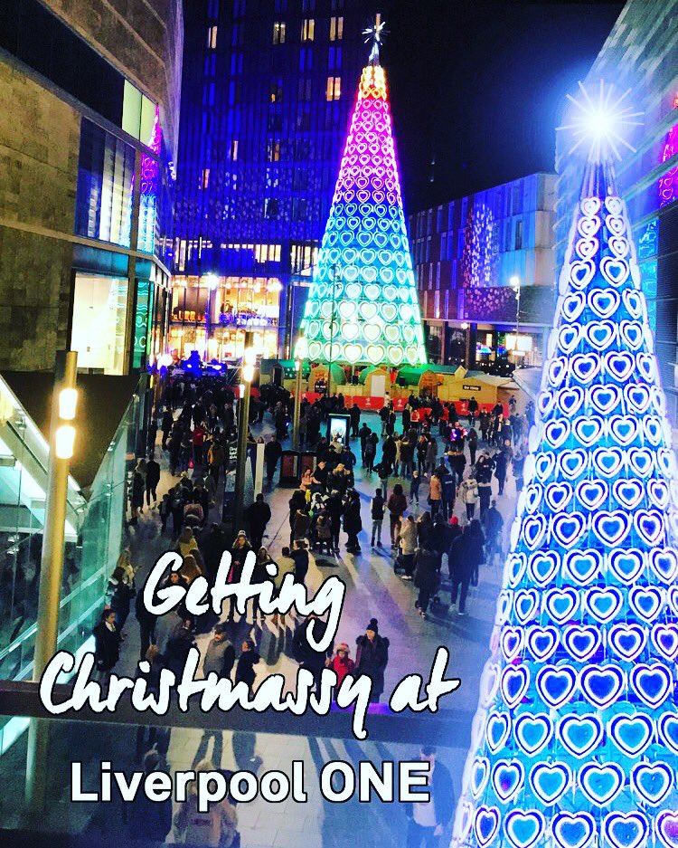 Lubna_989's tweet photo. #Liverpool2017 #Christmastree 🌲 🌲 https://t.co/4a2HRw9jaF