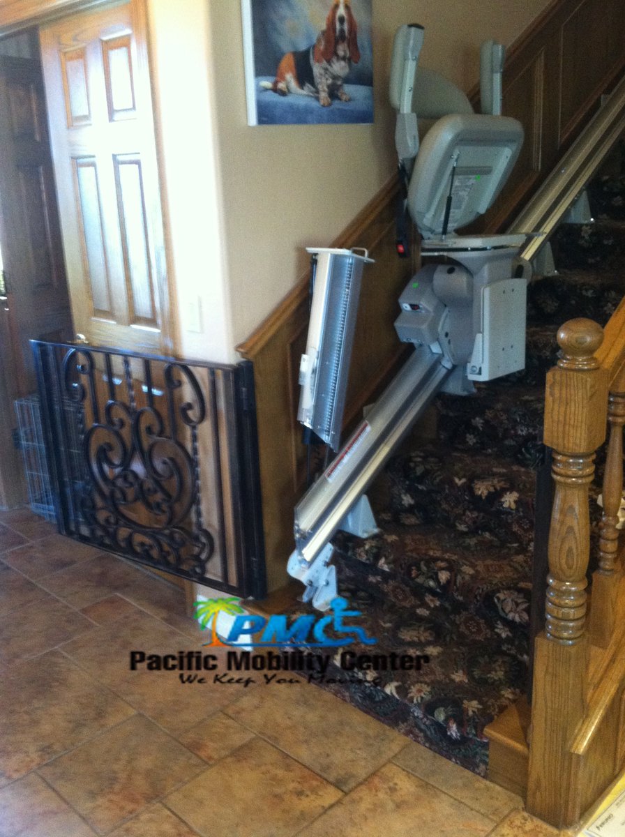 PMCIncorporated's tweet photo. #Folding rail stairlift in beautiful #Temecula home. #PacificMobility #AgeInPlace #Bruno #BetterWithBruno https://t.co/VzNk1XlrPL