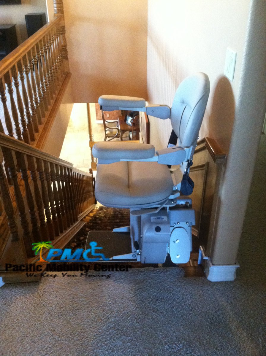 PMCIncorporated's tweet photo. #Folding rail stairlift in beautiful #Temecula home. #PacificMobility #AgeInPlace #Bruno #BetterWithBruno https://t.co/VzNk1XlrPL