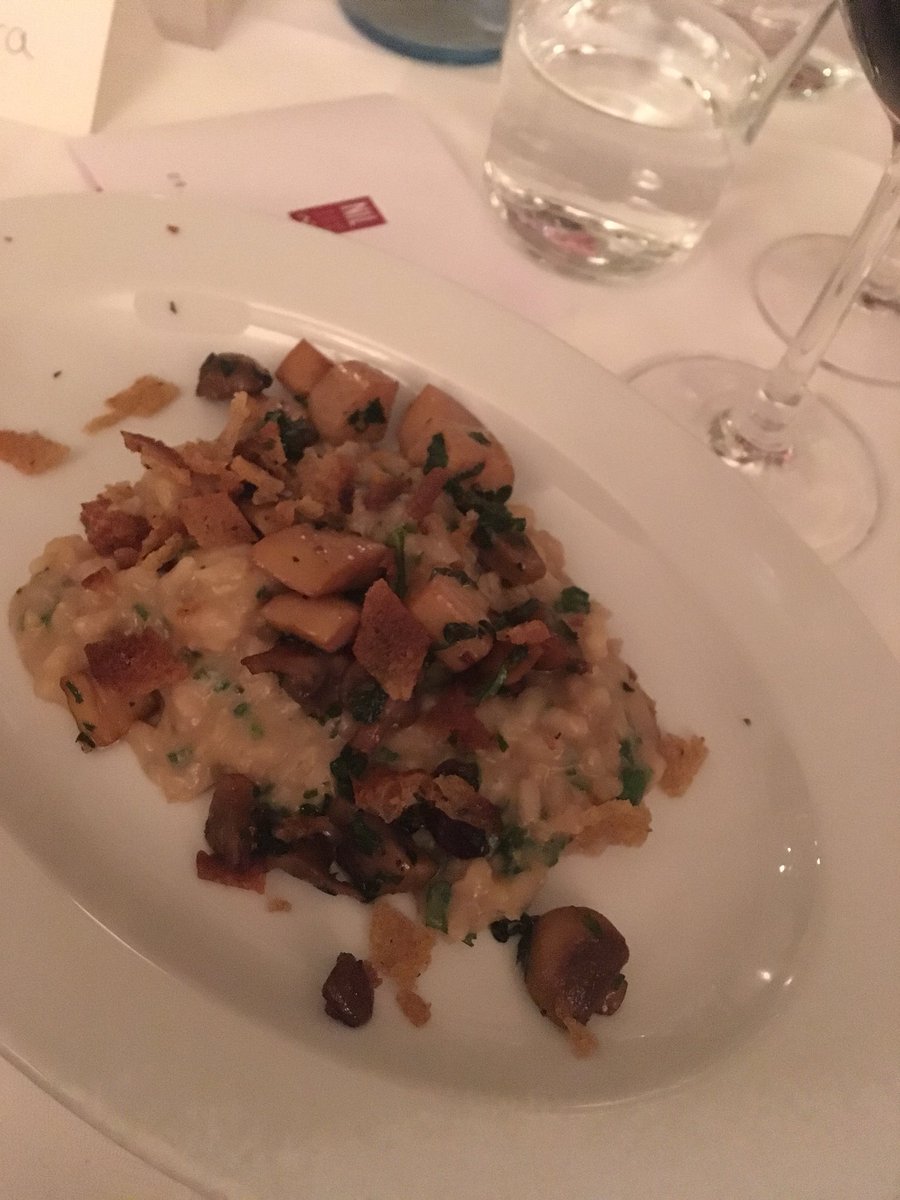 fintechcube's tweet photo. #Ladies #Dinner @fintechweekhh 👌 #femalefutureforce #fintechweek #fwhh17 #fwhh #fintech #finfuture #doepicshit https://t.co/ipCpmVN6Kl