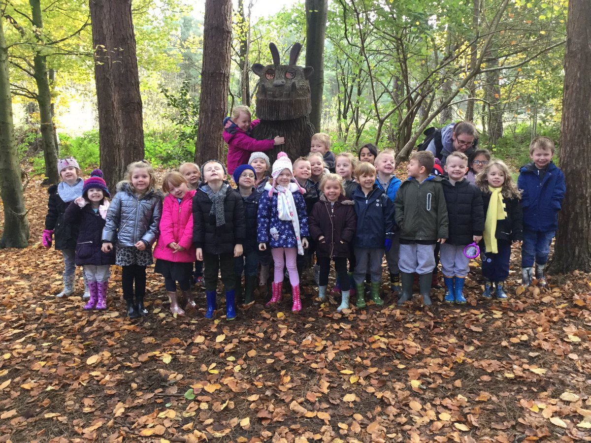 LSTCLASS04's tweet photo. What a wonderful day! We found the Gruffalo and helped to build his den. https://t.co/tUfj3BGf2i