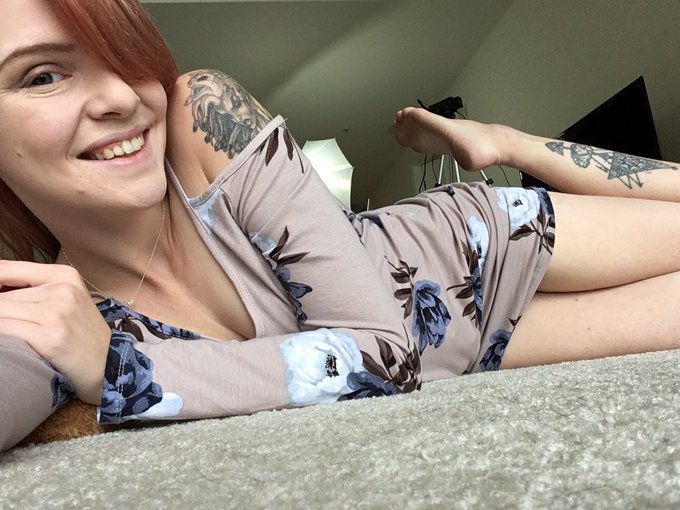 I'm online! https://t.co/EkS4Ji7pDX https://t.co/y2I1h8NznL