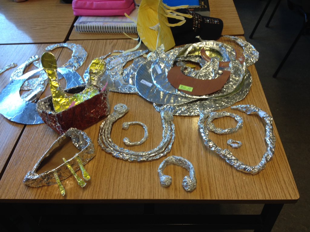 MrsOConnor2's tweet photo. Our annual #BronzeAge #JCHistory fashion show took place today - Fabulous work #RangFionnuala #BroighterHoard there too! https://t.co/pulKz5Phda