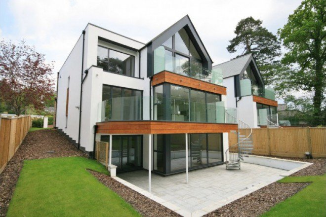 ClealsProperty's tweet photo. A #LuxuryProperty to rent #Sandbanks #Dorset #BH13. With 5 bedrooms excellent entertaining and reception areas and all within a short walk of the beach. #canfordcliffs #luxurylife #millionaireproperty #afcb All for £5500 per month. #cleals https://t.co/GwpPCjCFOF