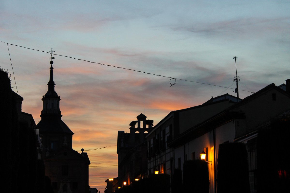 No todas las tardes son como esta.

#AlcalaDeHenares

#ComparteTuAtardecer

#MRevilla 📷