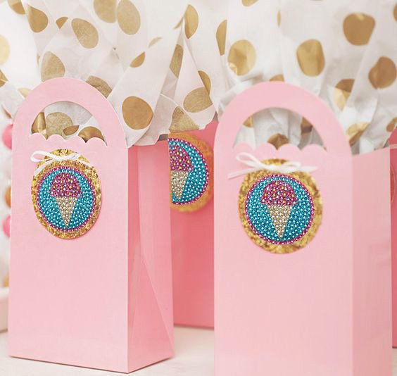 stickerbeans's tweet photo. You scream, I scream, we all scream for #icecream! Having a birthday soon? Bedazzle those goodies bags into something spectacular with our โIce Creamโ #StickerBean! https://t.co/j9pIygRePw #DesertTime ๐๐๐ฆ #StickerAway https://t.co/UtRUqcp6rR