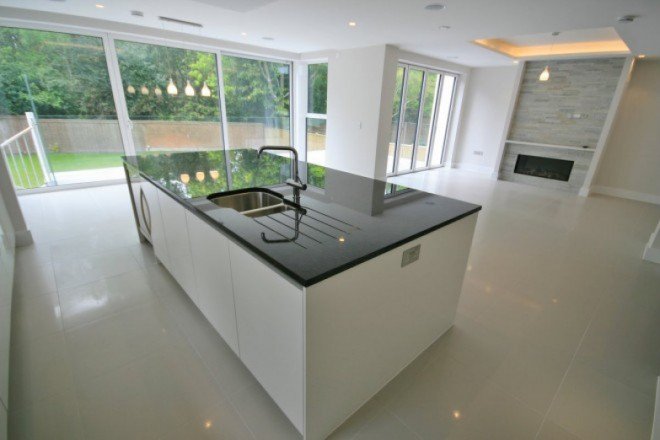 ClealsProperty's tweet photo. A #LuxuryProperty to rent #Sandbanks #Dorset #BH13. With 5 bedrooms excellent entertaining and reception areas and all within a short walk of the beach. #canfordcliffs #luxurylife #millionaireproperty #afcb All for £5500 per month. #cleals https://t.co/GwpPCjCFOF