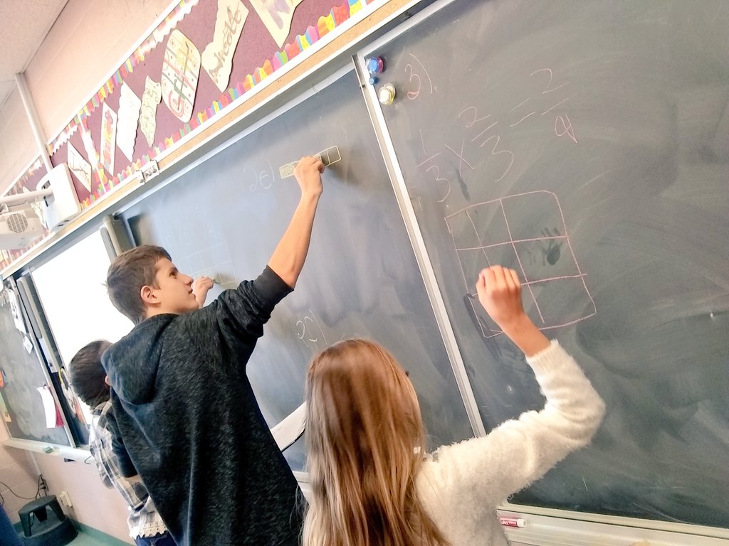 notoriousmrbigg's tweet photo. In gr 8 math, it always helps to take up homework before we move forward 💪💭 #mathchat #edchat #onted #collaboration #peerhelp #homeworkhelp #hcdsb #catholicteachers @MargueriteHCDSB https://t.co/DyHlETfcNs