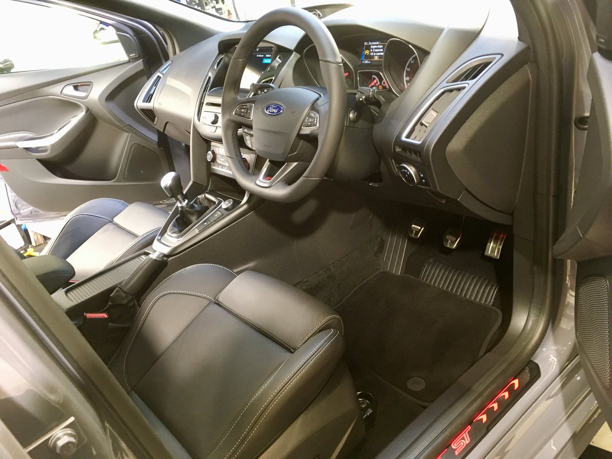 Touch_of_gloss's tweet photo. #focusST3 now machine polished, interior protected, wheels and calipers #ceramiccoated
#newcardetail #kubebond #detailing #eastbourne #hailsham #bexhill #sussex https://t.co/M0K3SZv1Rj