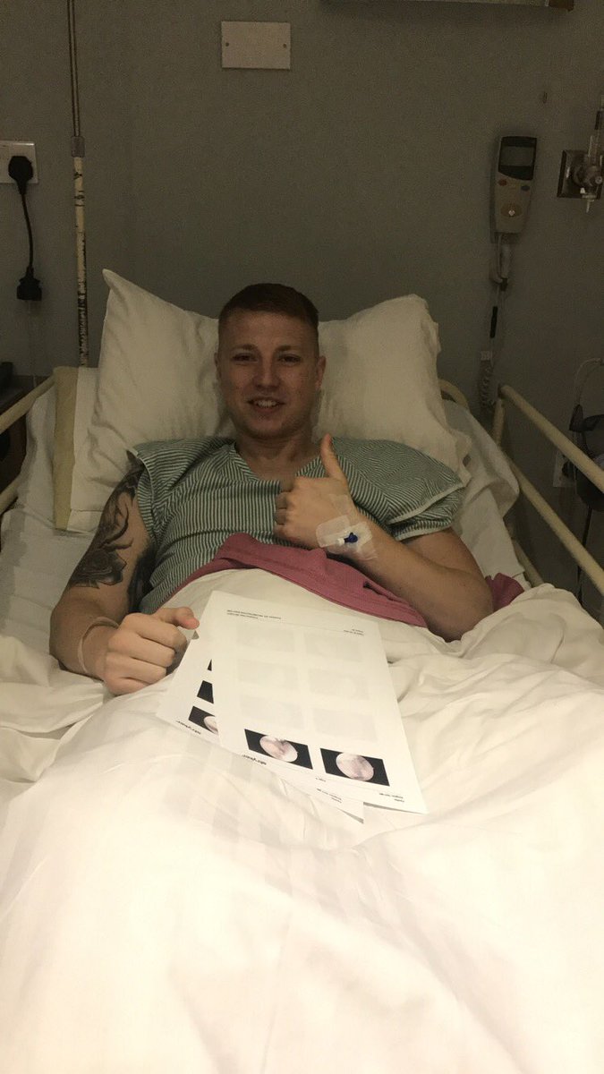 ChrisSalt94's tweet image. Surgery was successful, feeling very high right about now😂but eh on the road to recovery⚽️👌🏻