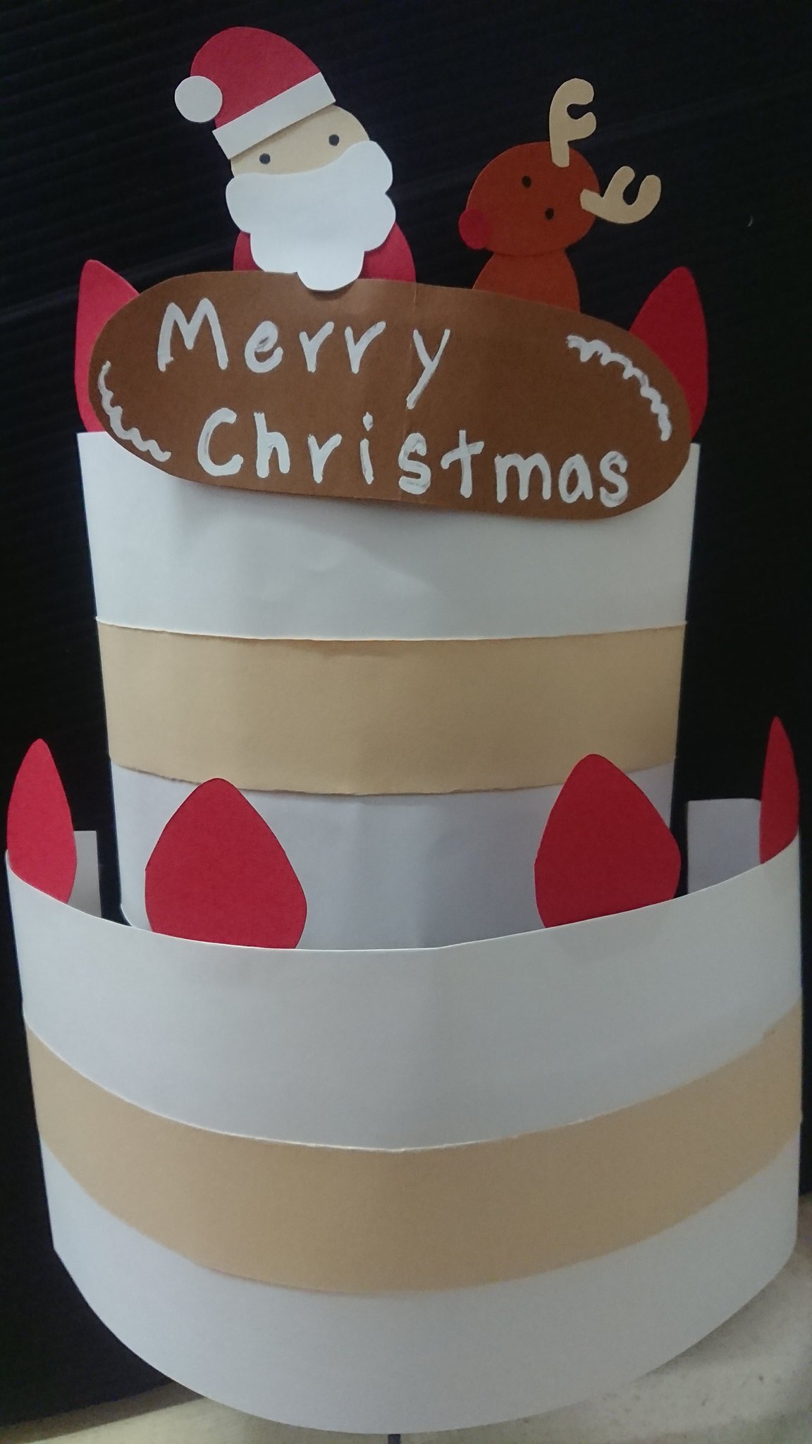 ふっちー Ar Twitter 今年はケーキの看板作りができました 平面だと物足りないなと思い即興で作りましたが微妙すぎて 笑 セブンイレブン クリスマス ケーキ 看板 広告