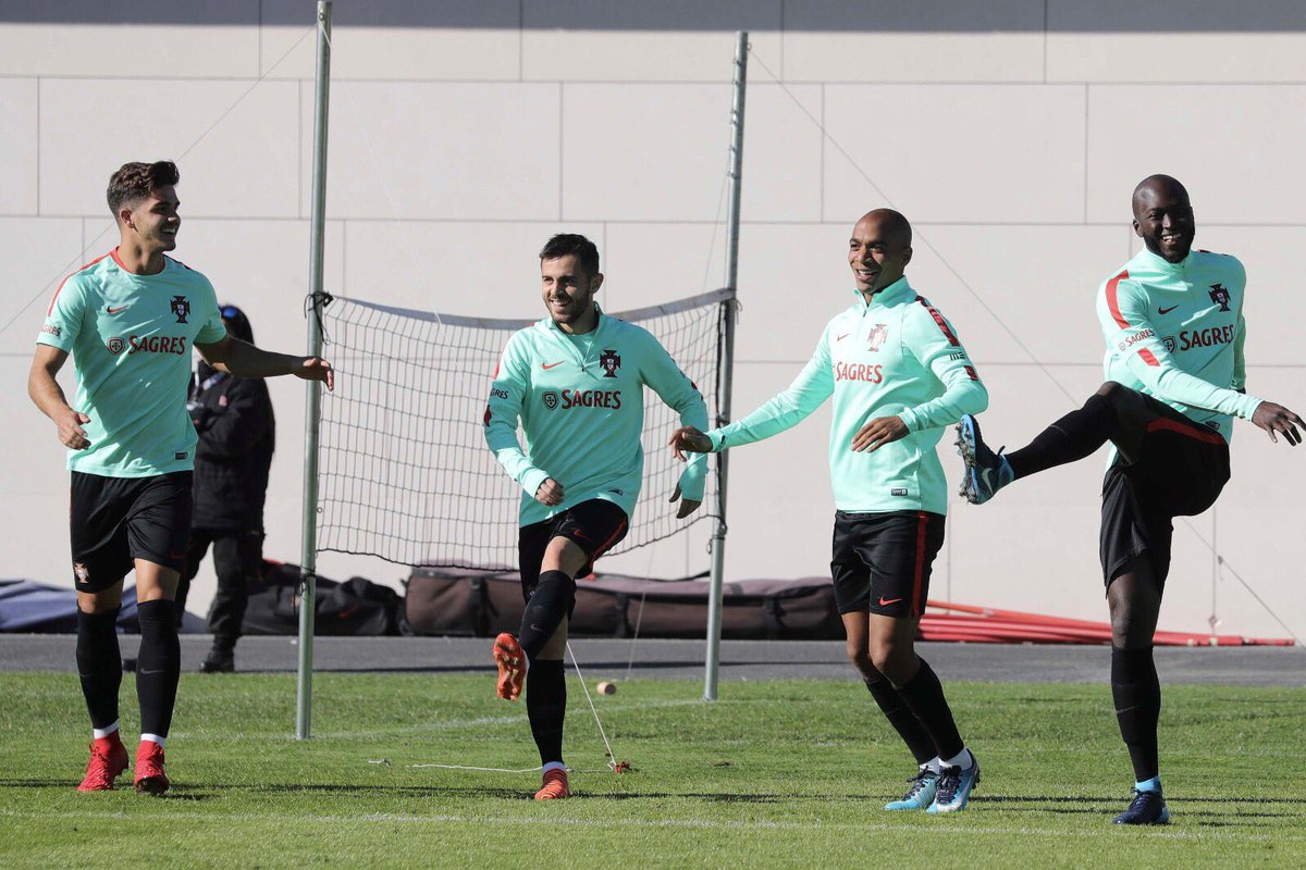 andrevsilva19's tweet photo. Boa disposição durante o treino! 🇵🇹😁💪🏼 https://t.co/bbmoNZ6XpU