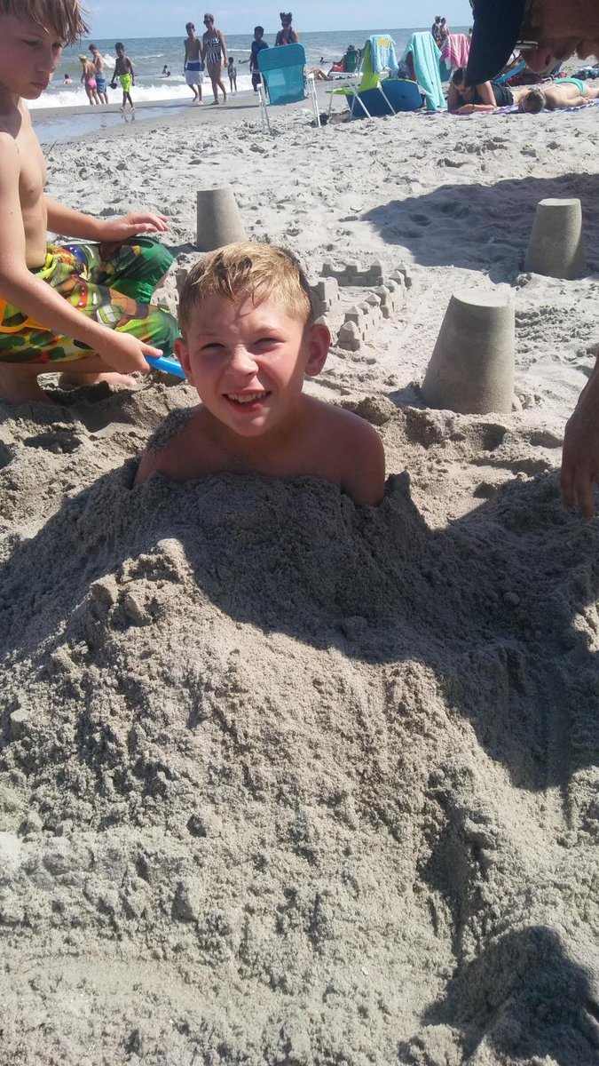 stewart_donovan's tweet photo. My friend Trista is a finalist in The Breakers Resort's Photo Contest- help rally votes: https://t.co/ce2w1h2oT8 @BreakersMB https://t.co/H4IA1JCaqf