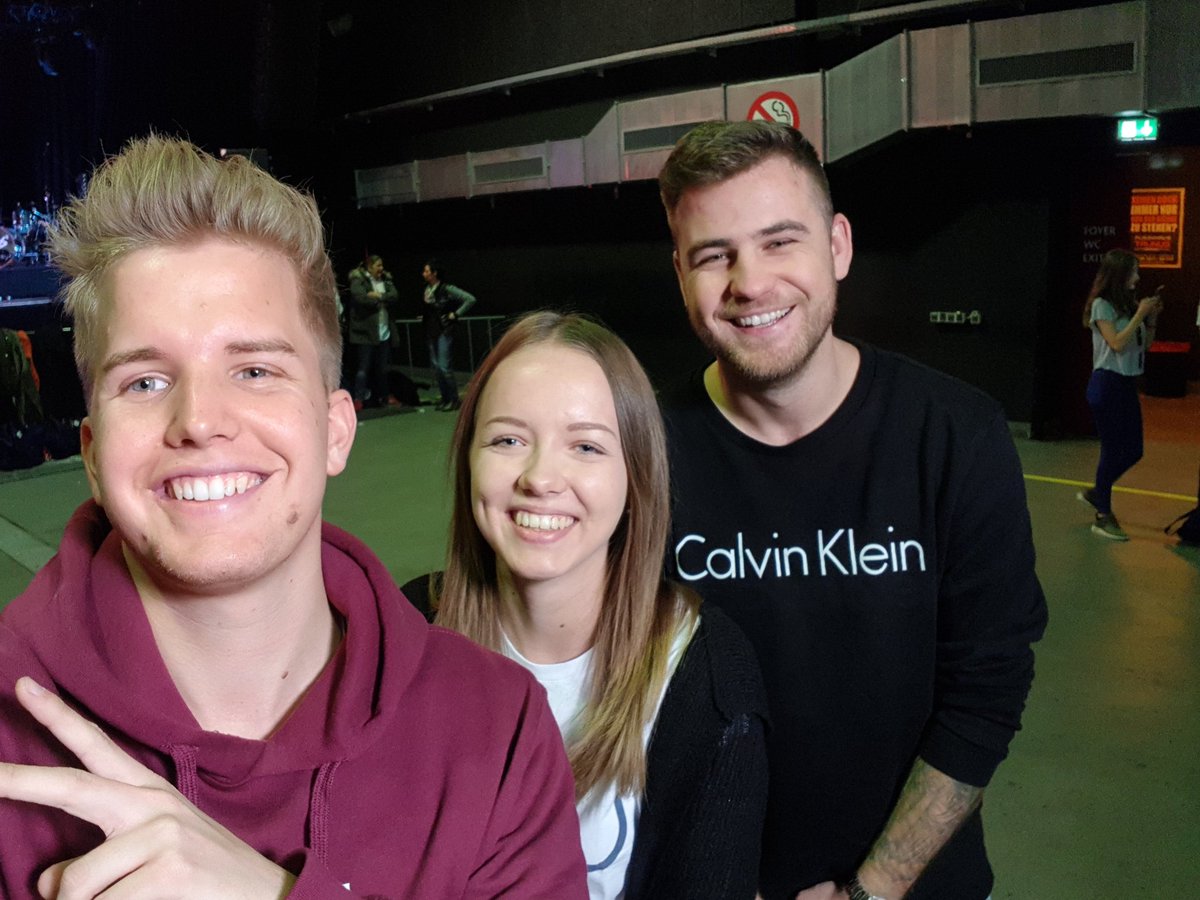 CelineKemper's tweet photo. Mega Konzert❤ @TZON57 @kayefofficial https://t.co/lcodgYyse7