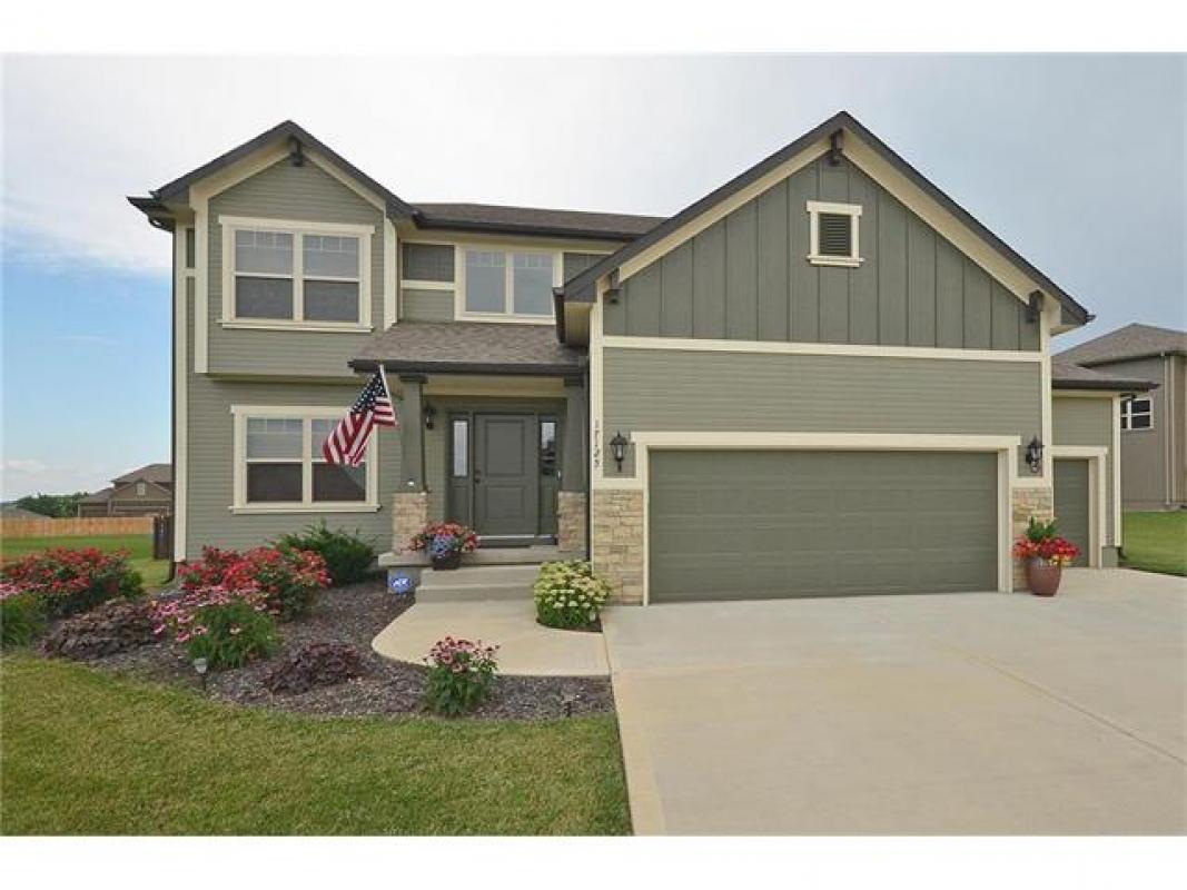 BrandonEdlin's tweet photo. Create new memories in this beautiful home.  #homesforsale  https://t.co/6bslGYXFPz https://t.co/EikvOEBuOd