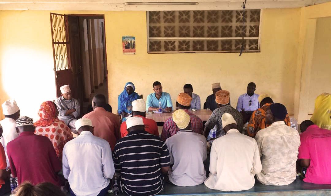 HIPZ_UK's tweet image. The #KivungeHospital management team and #HIPZ staff held a meeting today with #Shehas = local village leaders to spread the word about the latest projects #GoCollaboration ✌🏾💛