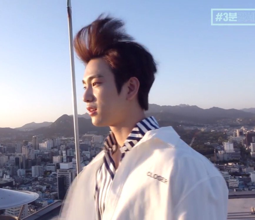 waakkkk's tweet photo. กลายเป็นรุ่นพี่จินยองคนชิคของน้อง เอ็นดูเว่อร์ ฮยอนจินพี่เห็นอนาคตหนูเลยลูก หน้าหล่อสไตล์ลุงร้า���น้ำชา น้องเริ่มใส่เสื้อเข้าในกางเกงเมื่อไหร่ ฟคระวังเลยนะคะ #straykids #withgot7 https://t.co/3FjuLaAw10