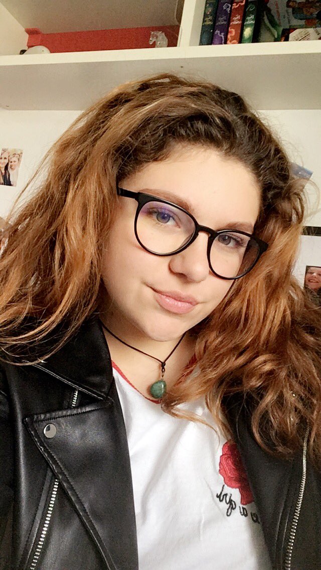 lauragannat's tweet photo. Enfin ma rousseur sert à quelque chose #PosteTaRousse https://t.co/PDPE6L9Ya5