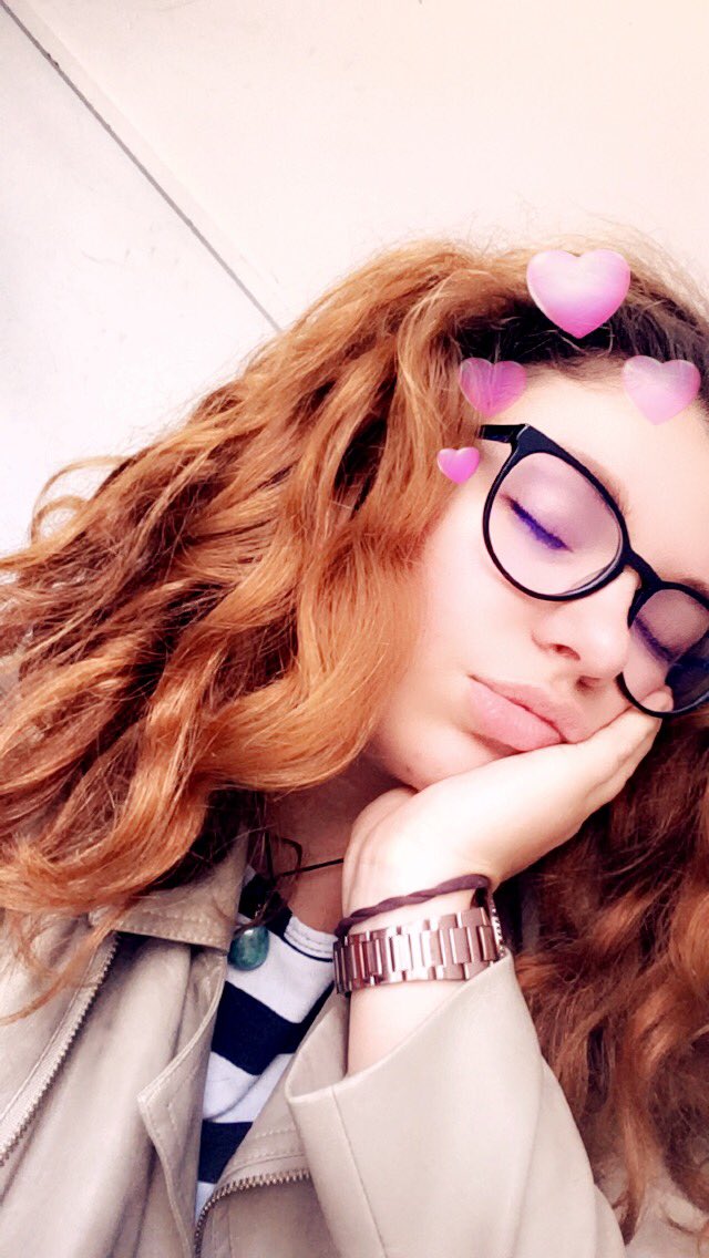 lauragannat's tweet photo. Enfin ma rousseur sert à quelque chose #PosteTaRousse https://t.co/PDPE6L9Ya5