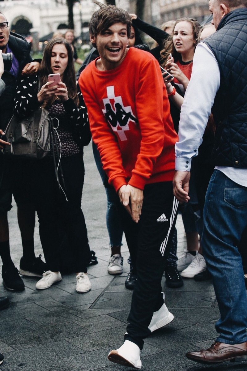 OhNo1_D's tweet photo. Tweet de apreciación de Louis. 😍 https://t.co/Y6jBYfe7Qv