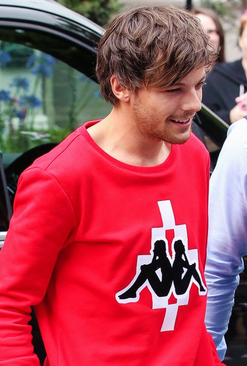 OhNo1_D's tweet photo. Tweet de apreciación de Louis. 😍 https://t.co/Y6jBYfe7Qv