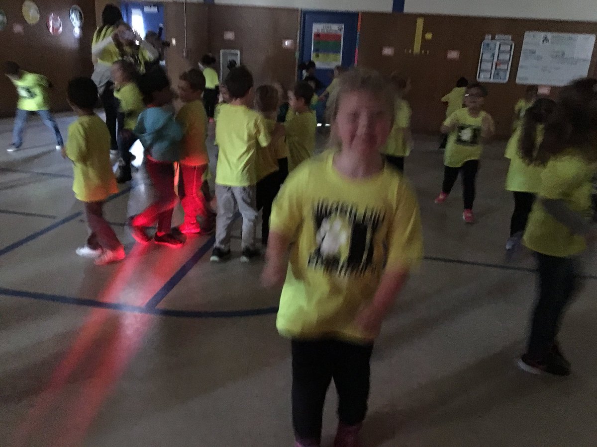 carolcollison1's tweet photo. Kindergarteners having a blast at their first LH dance-a-thon!
#LHEPRIDE https://t.co/AZRGJwTWs1