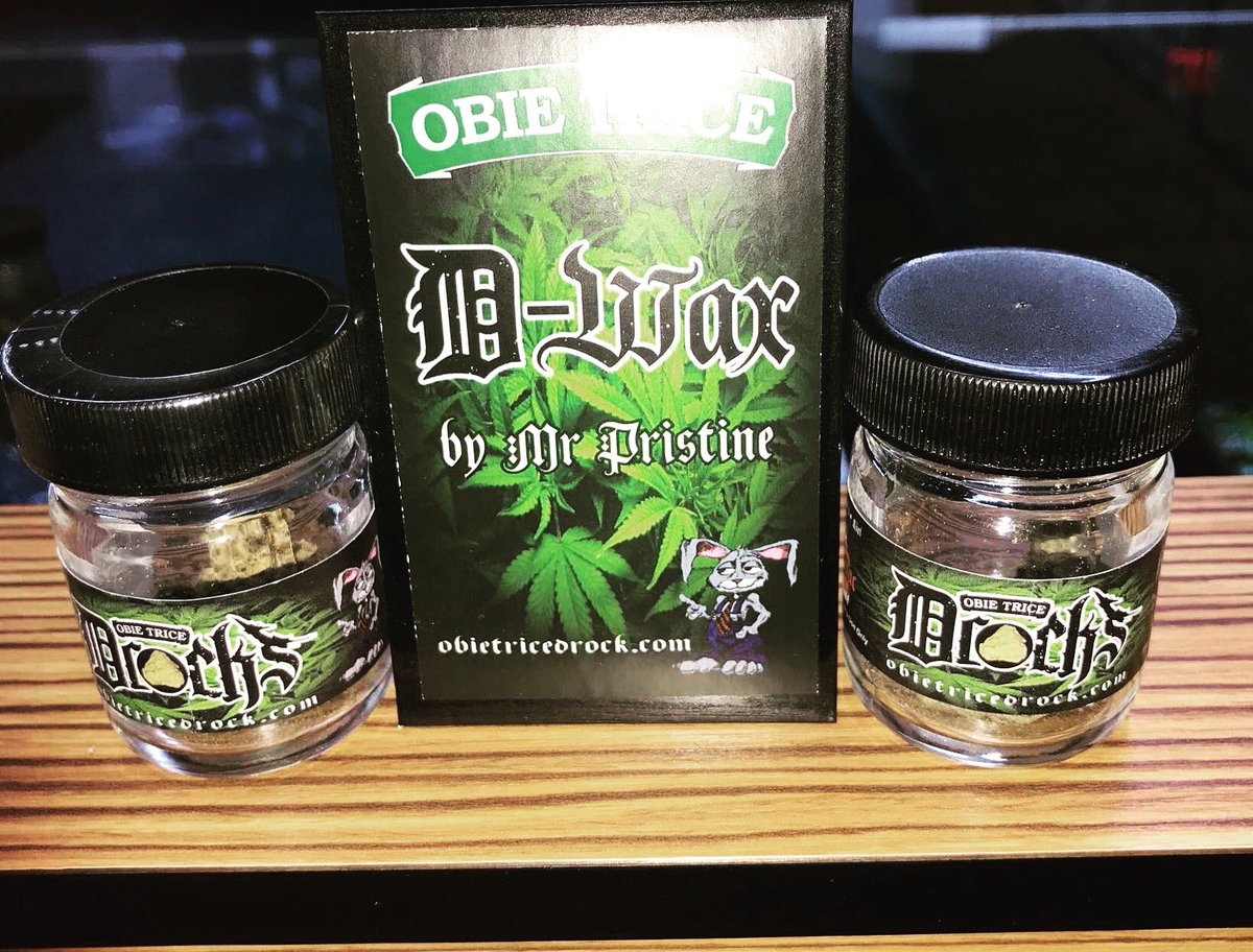 GreenCrossdetro's tweet photo. Obie Trice Moon Rock & Shatter Wax On Special! #twoflavors #cognacmoonrock 🍻#watermelonmoonrocks 🍉 #obietrice #moonrocks #shatterwax https://t.co/jD1ZhOPWKw