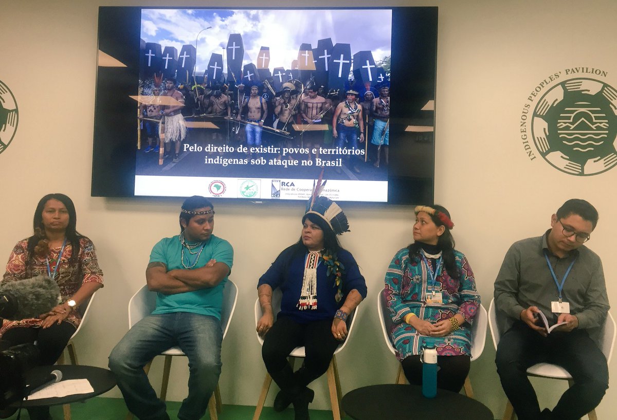 GofTomorrow's tweet photo. En la #COP23 seguimos denunciando las graves amenazas a los derechos de los pueblos indígenas de Brasil #GuardianesDelBosque @ApibOficial https://t.co/nFip4KuFh3
