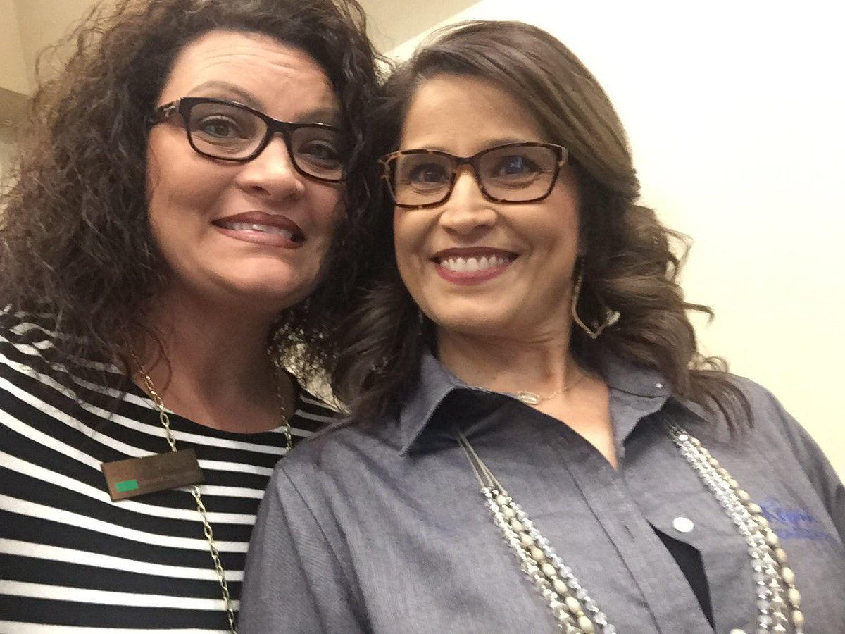 CurlyHdMathNerd's tweet photo. Tackling PBL with our math peeps #ESC17Math @carol_cjulian https://t.co/VhRc9juss5