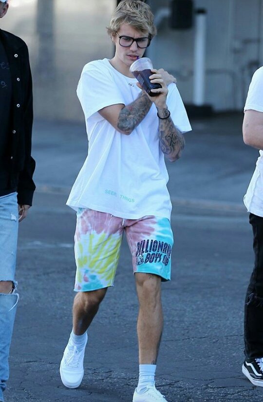 projhelpdrew's tweet photo. Eu sou a menina mais apaixonada desse mundo #EMABiggestFansJustinBieber https://t.co/RBpPNazplQ