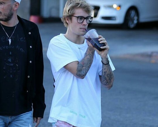 projhelpdrew's tweet photo. Eu sou a menina mais apaixonada desse mundo #EMABiggestFansJustinBieber https://t.co/RBpPNazplQ