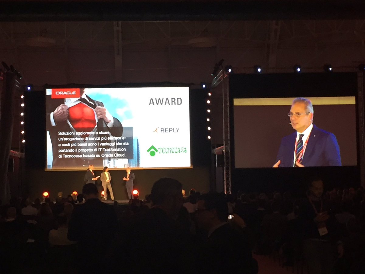 RizzardiElena's tweet photo. A #CloudShowIT cominciano gli #awards per i nostri #CloudHeroes: FormezPA, ICE Retitalia, Siram, Tecnocasa supportati dai nostri partner https://t.co/uJyA3yg9sD