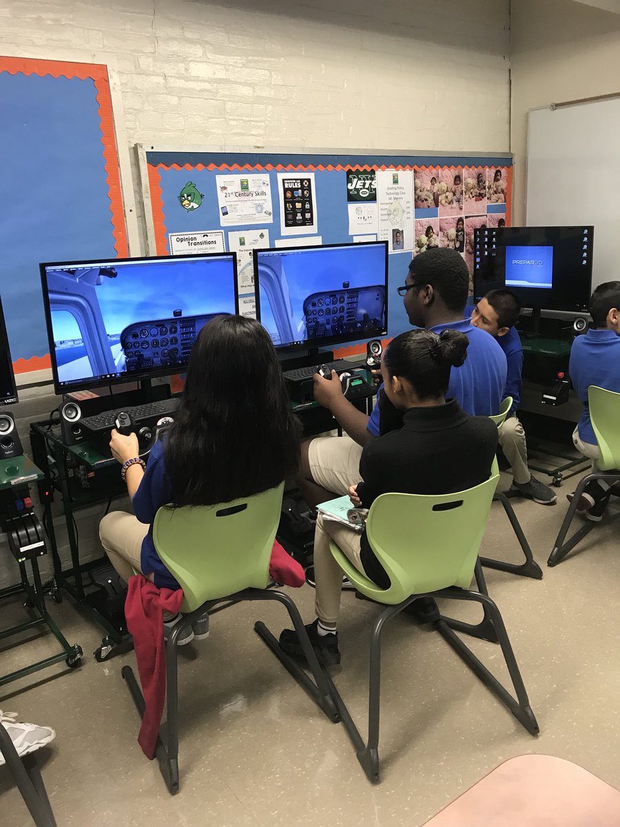 MrRichT1P's tweet image. @BSTEMhartford students with @MrMigglesw0rth flying for the time using @STEMPilot @mrs_bruko @Missangelaminto #bstemhartford #nerdybirds #stempilot @HartfordMagnet @PathwaysAcad