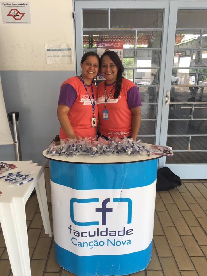 faculdadecn's tweet photo. Hoje foi realizada a divulgação do Vestibular 2018 da @faculdadecn no refeitório da @cancaonova 😊🙏🏼 #vestibular2018 #faculdadecn #cancaonova https://t.co/cnxbi0pGPW
