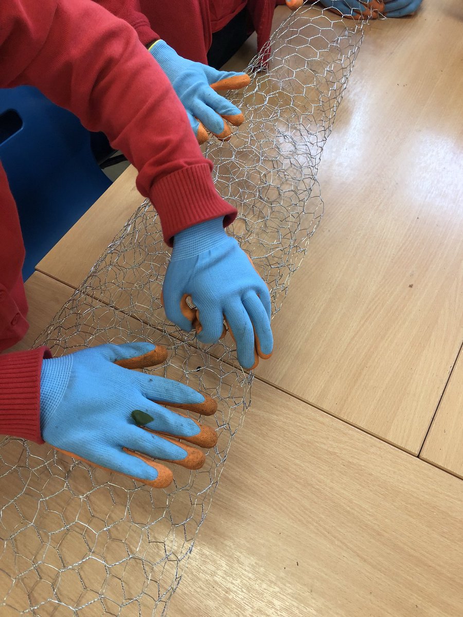 MissDare1's tweet photo. I wonder what construction has been taking place in Year 5 today with our fabulous artist. #hotham #art #foodtopic https://t.co/29s3tOYP7n