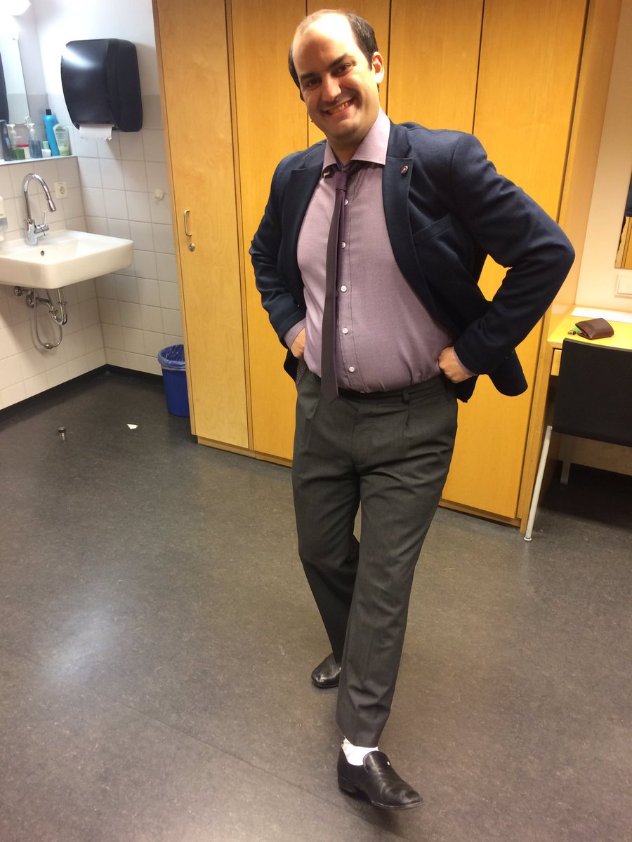 tenortheolebow's tweet photo. Toi toi toi to the cast of #DerMieter at #operfrankfurt! #schlussprobe #worldpremiere https://t.co/9hDdtrBB8G