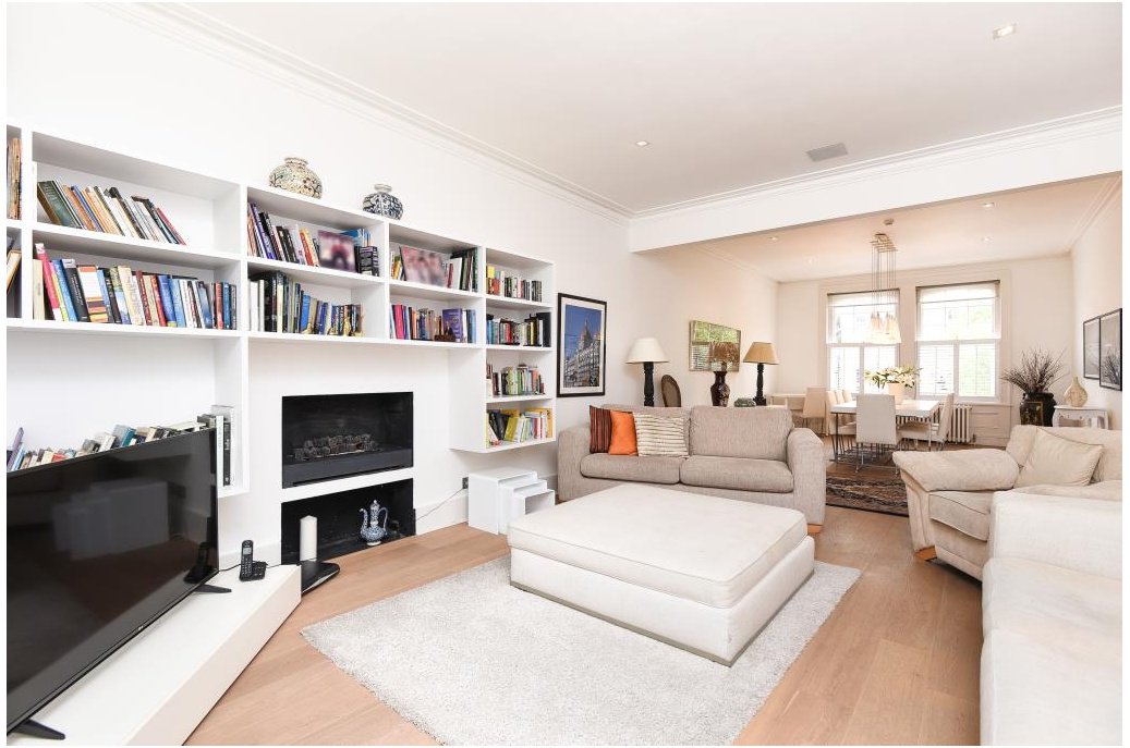 Anscombes's tweet photo. On the most desirable stretch of tree lined roads is this contemporary 4-bedroom apartment! #Home https://t.co/bGgAWELd2S https://t.co/mcVmuHKXAz
