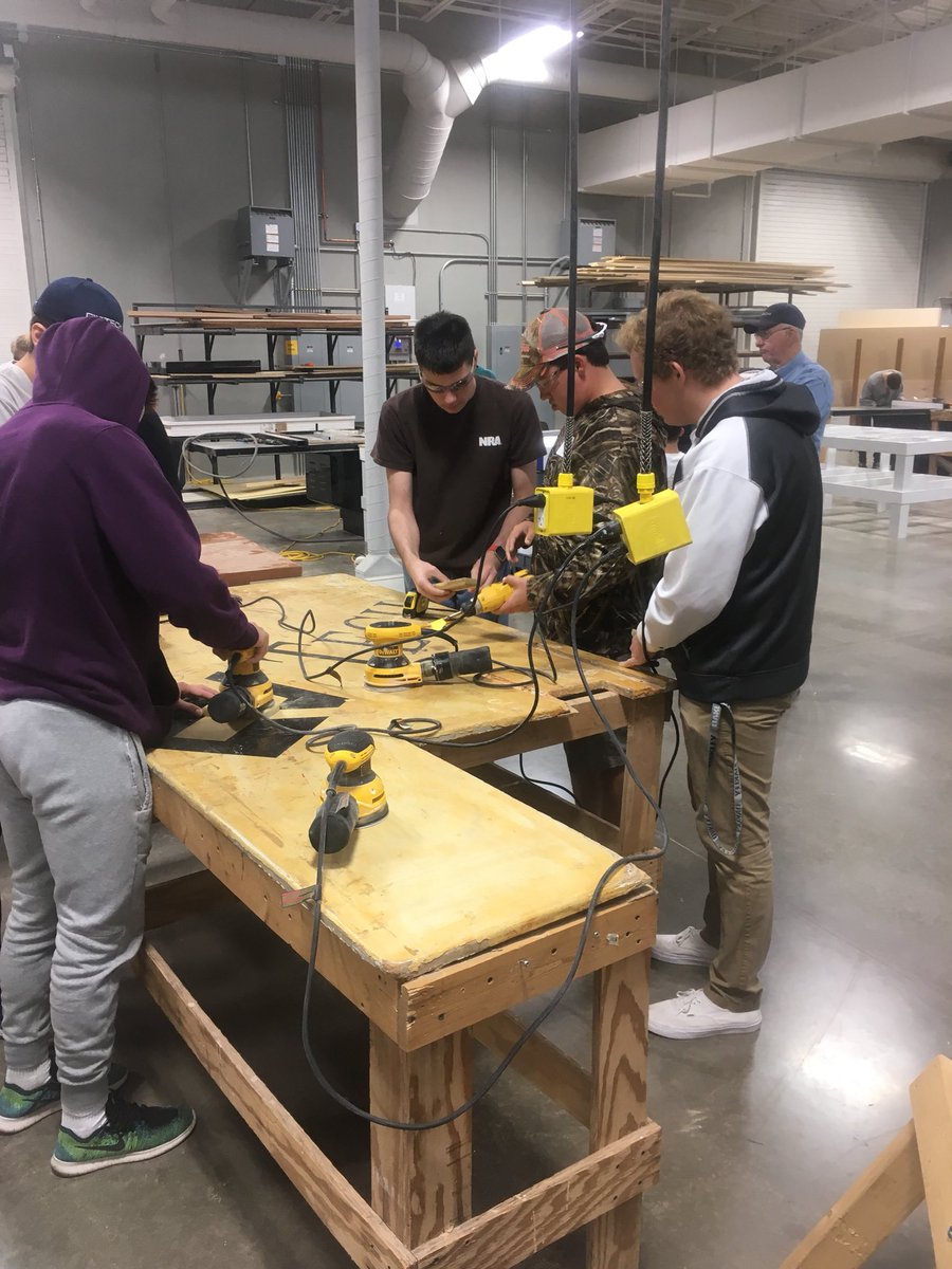 mrdeasoncvtc's tweet photo. Making key holders for the sophomore tours.  My students did a great job.#ct6505 https://t.co/bjltjjsp1f