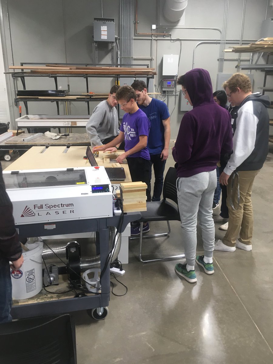mrdeasoncvtc's tweet photo. Making key holders for the sophomore tours.  My students did a great job.#ct6505 https://t.co/bjltjjsp1f