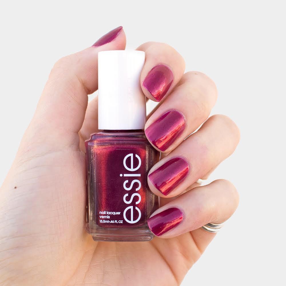 essie's tweet photo. that shimmer though ✨ have you met #ringinthebling from #essiewinter2017? this shade demands a special occasion. you rock it @tinybrushes! https://t.co/Oh8x2Ml0j3