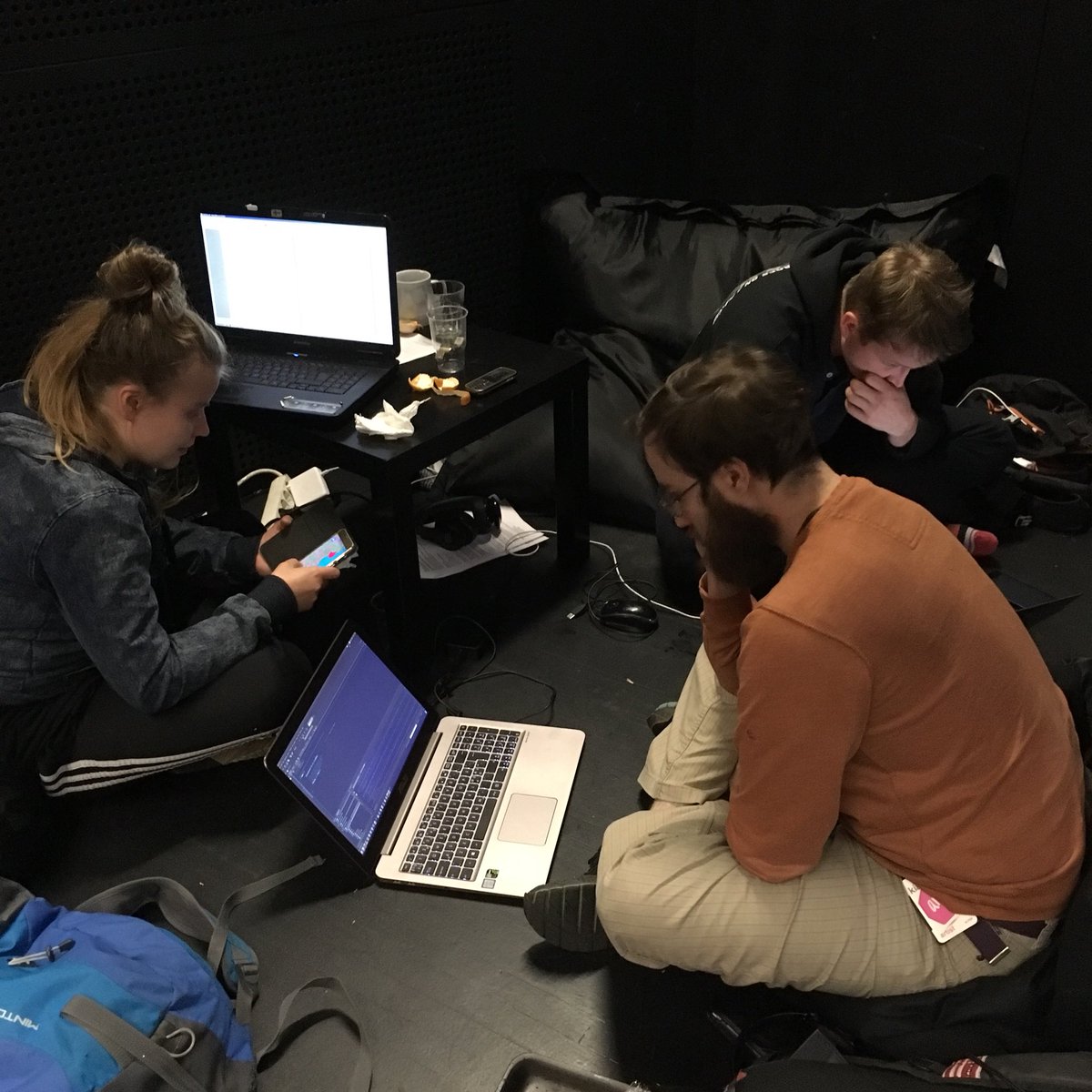 KiasmaMuseum's tweet photo. #ars17hack jatkuu läpi yön. Kehitteillä mm. tilan AR-haltuunotto, urkkiva chatbot ja kuiskaava näppäimistö 🔥💭🗣 https://t.co/JD0H6GXGn5