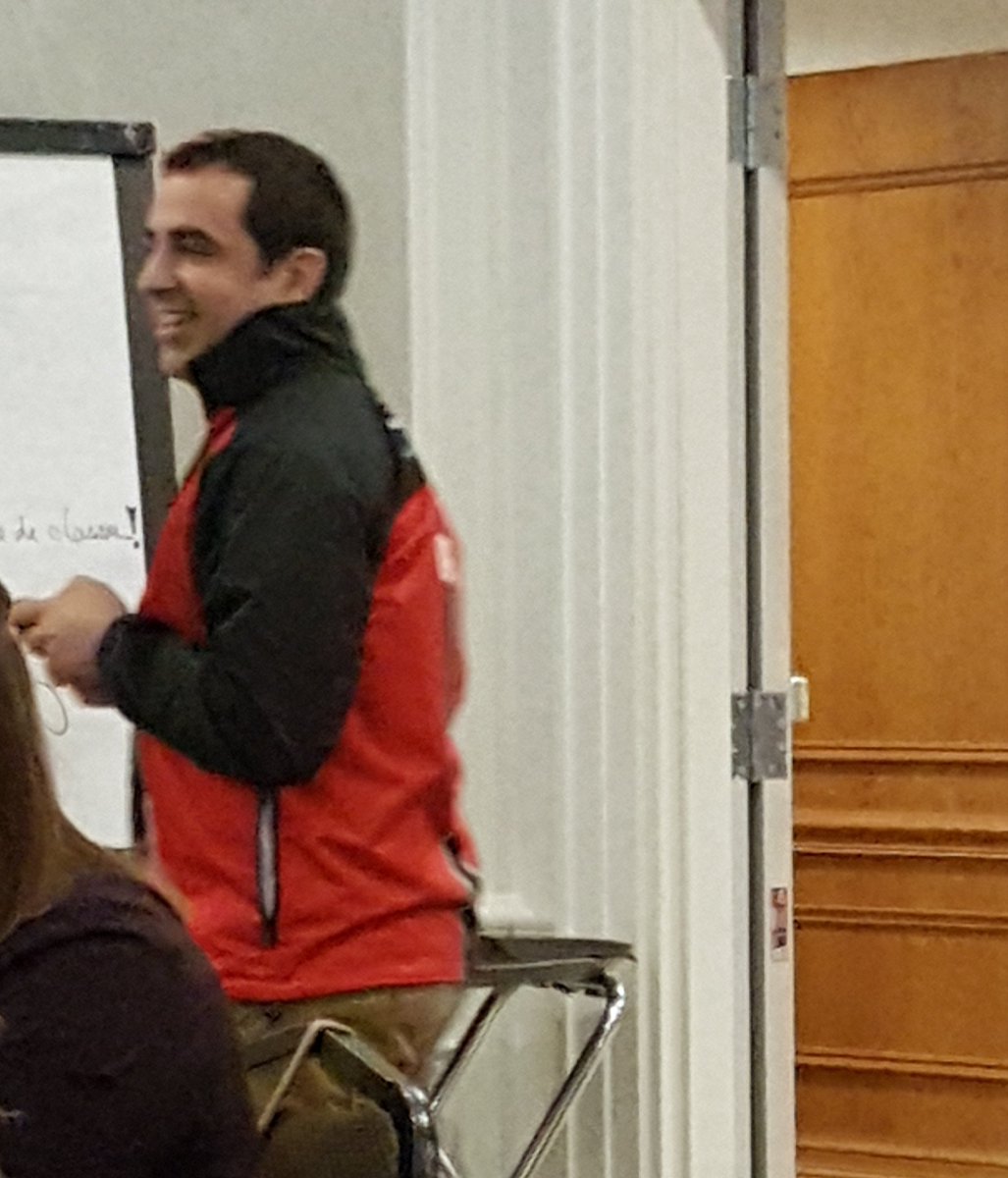 EricBarrette1's tweet photo. #formationAC2017 le DG Dr la @laFESFO est très heureux d'être ici! Merci Michel pour ton dévouement. Merci à ton équipe extraordinaire. #OnFr https://t.co/fi52zDt1m8
