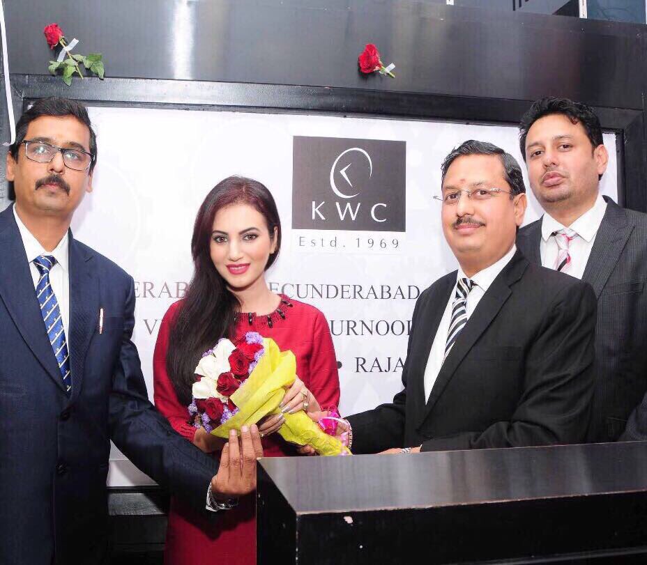 AnusmritiSarkar's tweet image. At the launch of KWC watch store. Thank you for having me...! #watchlaunch