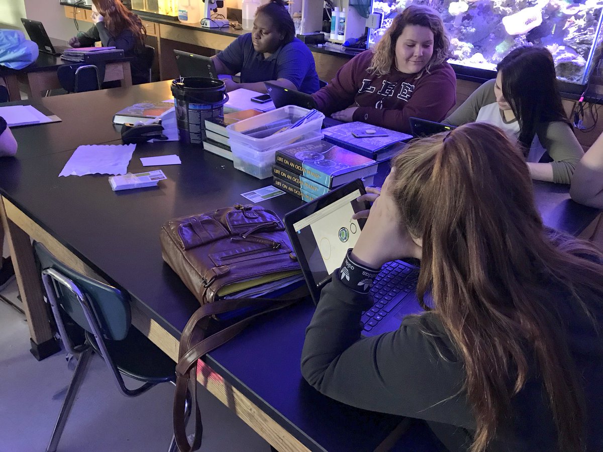 KTMicallef's tweet photo. Mr. McCormickโs Marine Biology class @delandbulldogs learning about tides through @nearpod - Studentโs drawing their ideas & even a Matching Competition to wrap up the class! Ss are engaged, collaborating, having fun! Way to go @troyboy1208 ๐๐๐ป https://t.co/Dvg3vkRKeo