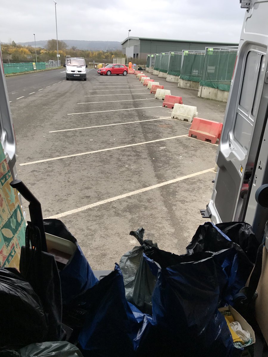 van_and_a_man's tweet photo. Lots of little jobs and even a #tipadvisor review for Aston Clinton tip, 3 ✨. Great skips, but lots of people being told off. #wendover #aylesbury https://t.co/dh2TmBq2qR