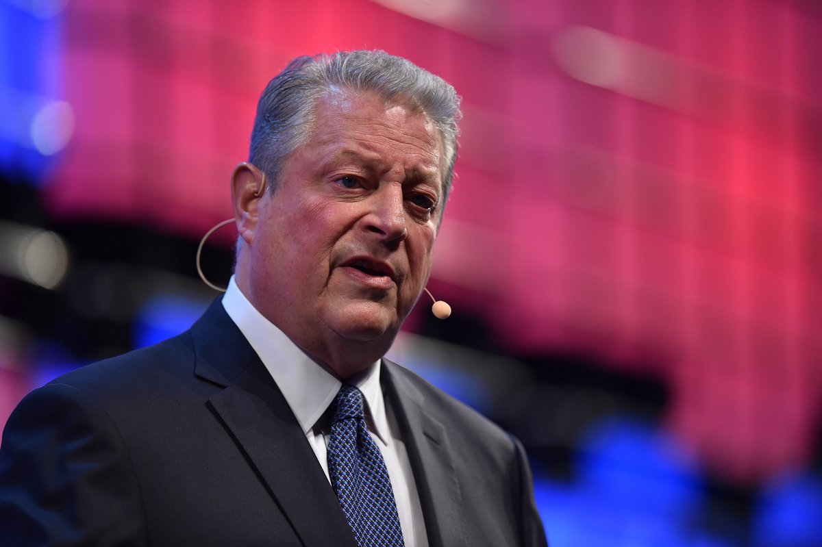 epocanegocios's tweet image. &quot;Eu acredito que estamos nos estágios iniciais de uma revolução sustentável que terá  a importância da revolução industrial e acontecerá na velocidade da revolução digital&quot;, diz o ex-vice-presidente americano Al Gore no encerramento da #websummit2017
