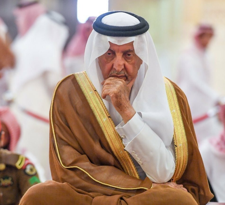 khaled_mab's tweet photo. يا شيخ أشوفك شارد الذهن مشغول
الله يعينك يا نطيح الثقيله
مثلك جعله الله على الناس مسؤول
من فوق حمله حمل غيره يشيله
ومثلك يذب الريع و الحمل منقول
يقطع به الفرجه و لو هي طويله
ومثلك كما سيفٍ شطيرٍ ومسلول
لى كبرت القاله فصلها فصيله
ومثلك يفتح بالرجى كل مقفول
ضحكة احجاجه كل همٍ تزيله https://t.co/9H20EQJNAQ