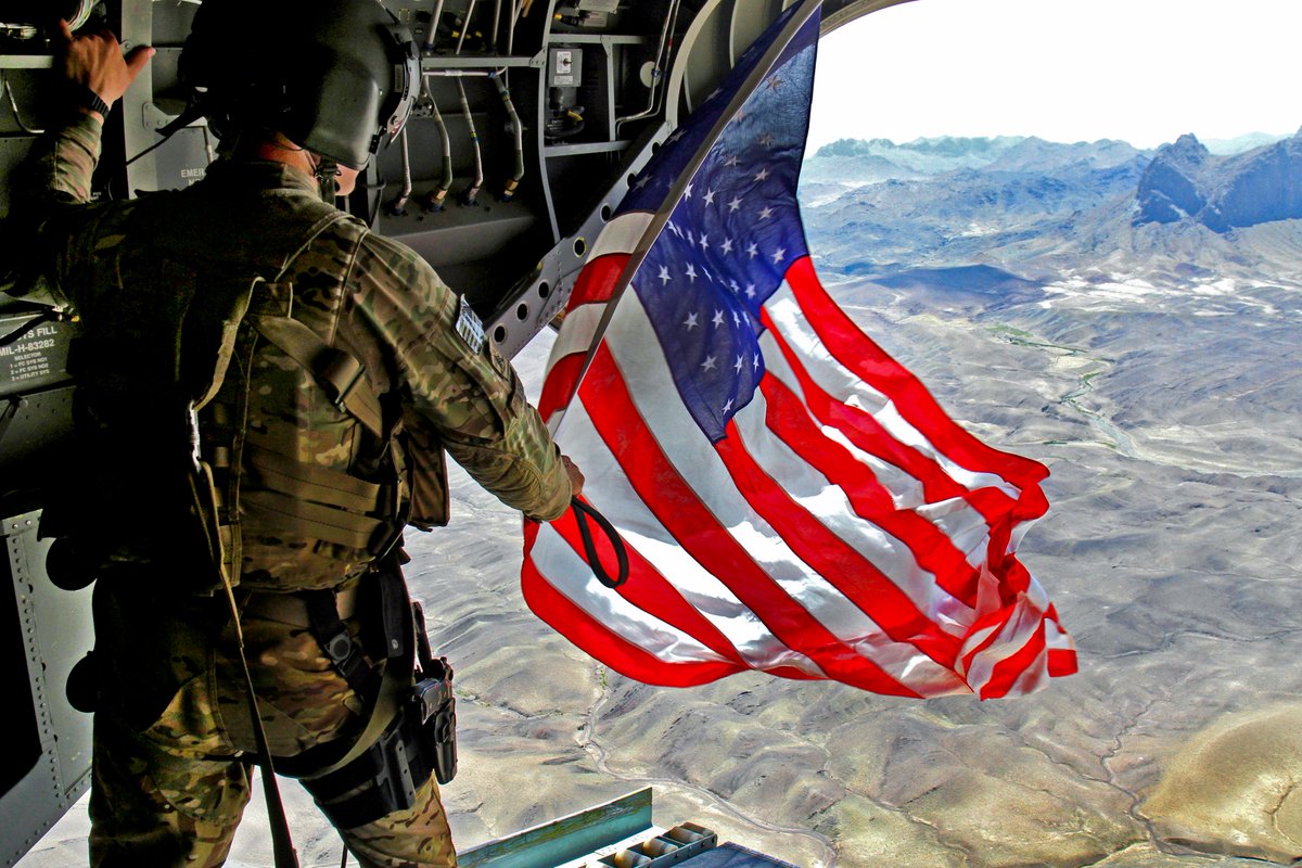 UCLA_CPCE's tweet photo. Today we honor all those who have served our country. This fall, in partnership with @GoodwillSoCal, we provided two project management courses for #veterans. A heartfelt thank you to all veterans. #VeteransDay 

Hear more from the veterans themselves: https://t.co/udMxiA09LS https://t.co/KNqIGJiKch