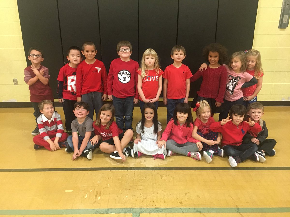 sckteach's tweet photo. Rainbow Valley KSs sharing some love for our troops! #redday #leadershow❤️forothers https://t.co/2TPJIVxag8